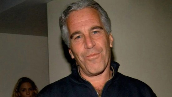  爱泼斯坦偷拍潜在受害者视频曝光