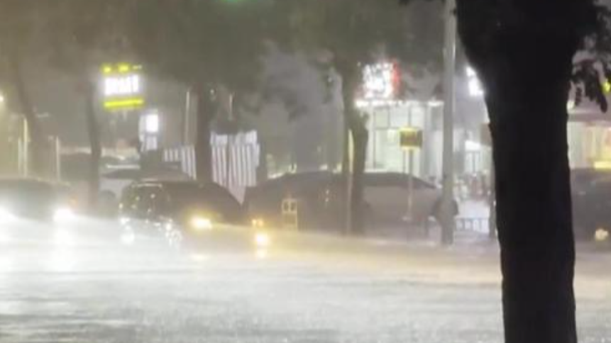  河北多地暴雨