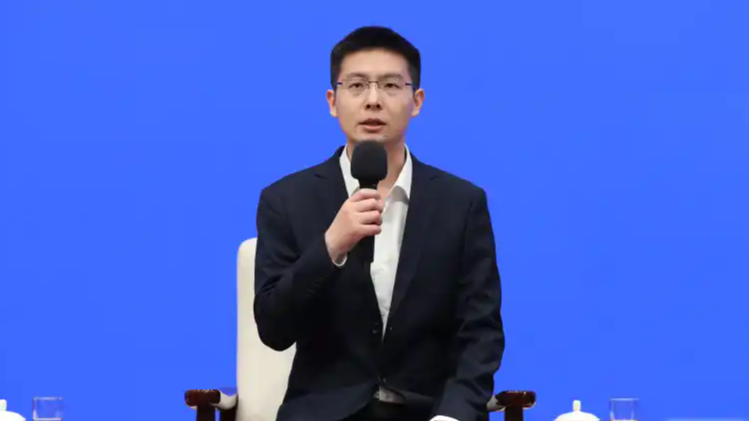  宇树科技王兴兴获奖状