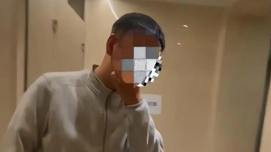  妻子孕期 丈夫在女厕偷拍被抓现行