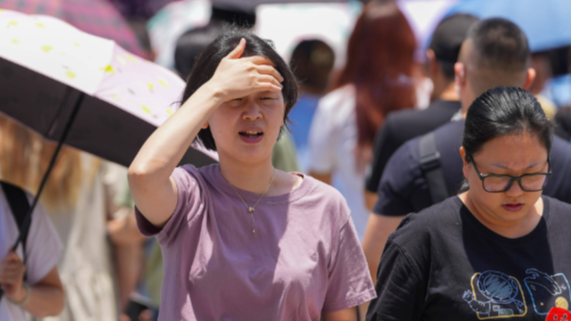 少年被干冰炸伤手指伤口深可见骨