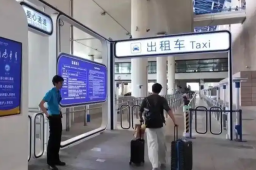 央视起底浦东机场出租车甩客乱象