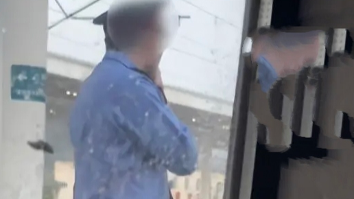  在站台抽烟动车工作人员道歉