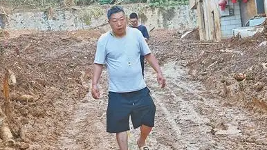  他不是“泥人” 他是村民小组组长