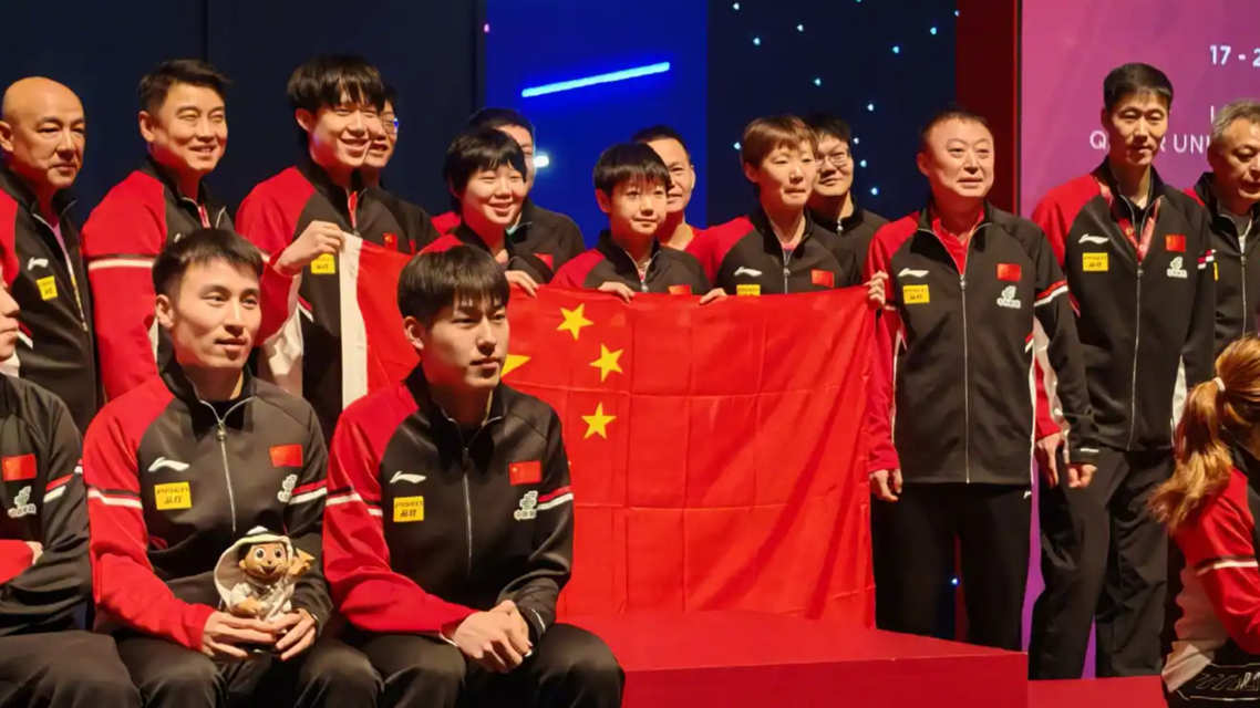  国乒大合照孙颖莎稳居C位