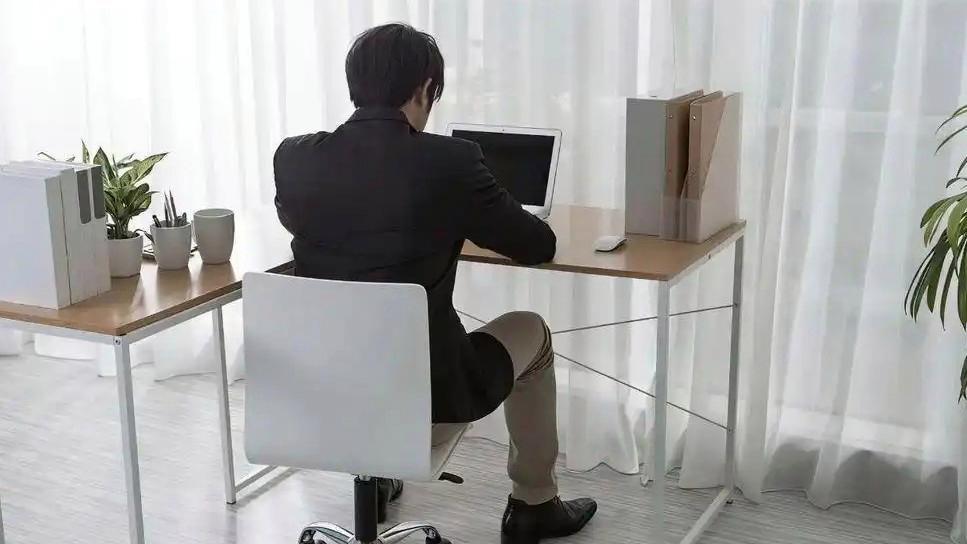 男子欲用国家秘密换绿卡 出境前被抓