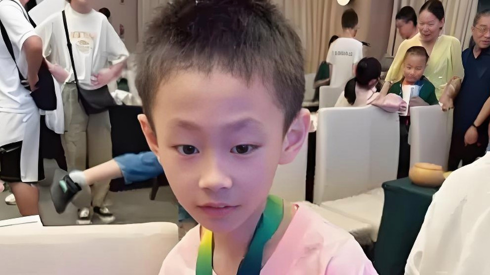 围棋少年坠亡 其父首面对镜头发声