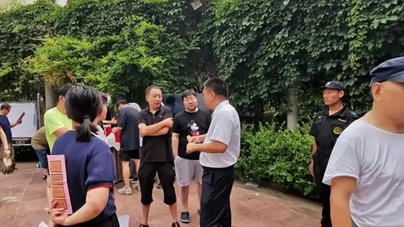 小区不要物业自己管自己 1天1户1块钱
