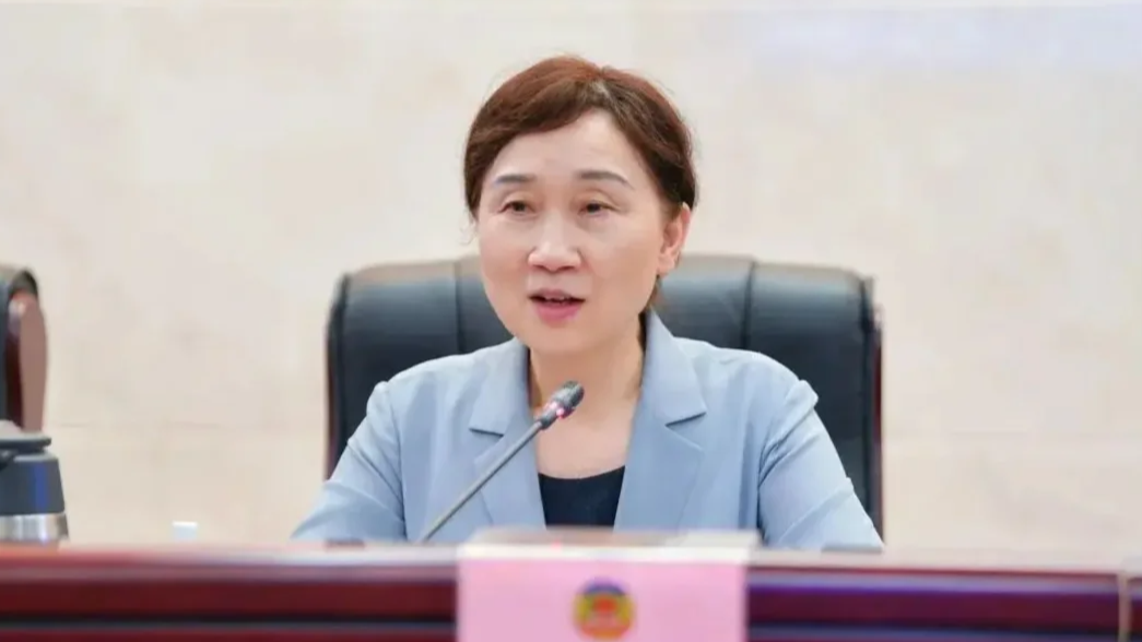  李微微从教师到正处级干部仅用4年