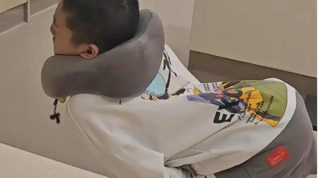 “周继红颁奖闹乌龙