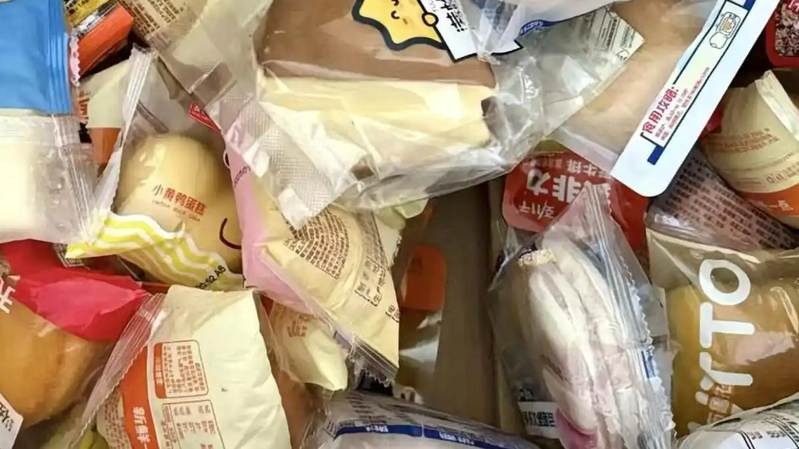 过期食品销售给宠物吃是违法行为