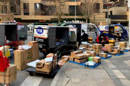   商家半年内被同一人仅退款225个快递 缩略图