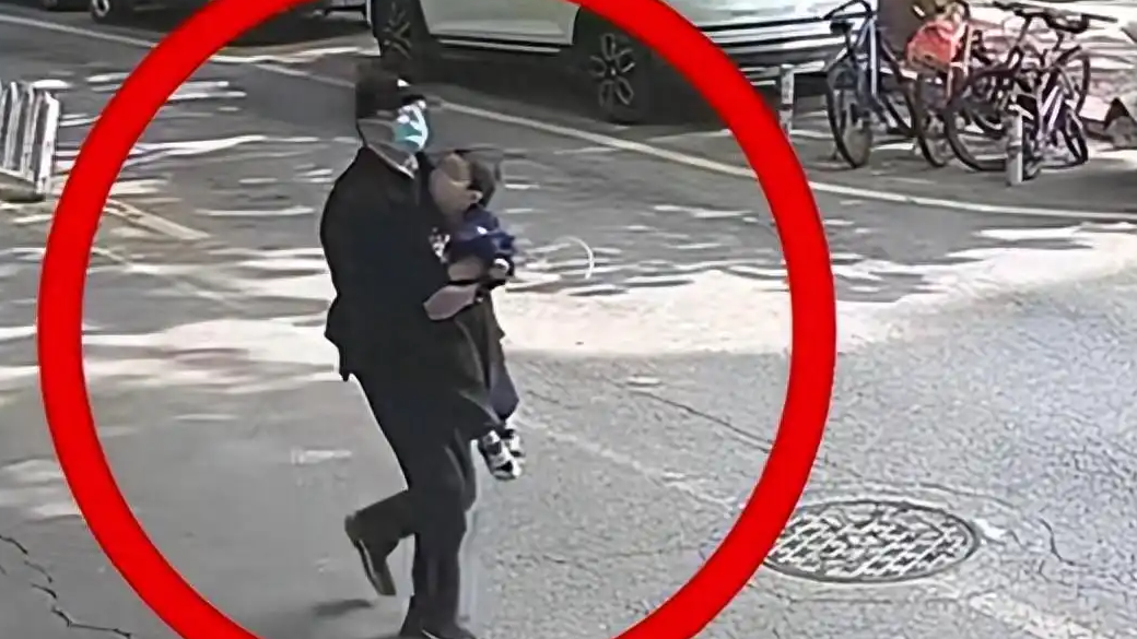 7人蒙面抢走2岁幼童 主谋是孩子父亲