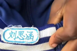   非洲遍地都是中国同款校服 缩略图