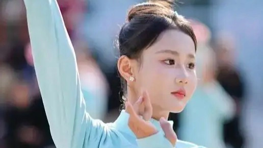  潮汕女孩火遍全网 神似古典美人