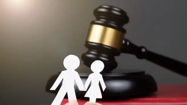  女子发现孩子非现任亲生状告前任索赔