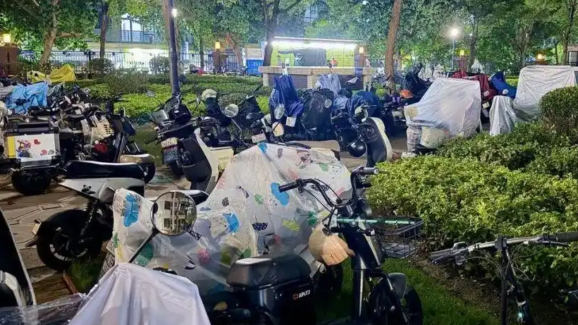 小区2600辆电动车迁往地面 业主心烦