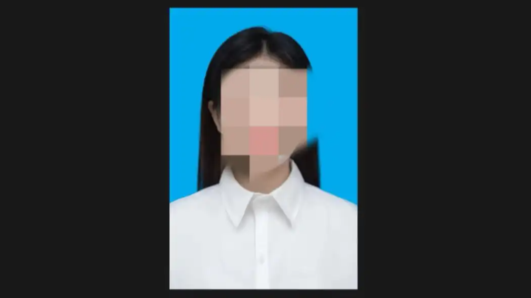 柯基被机器狗遛 没走两步便开始较劲
