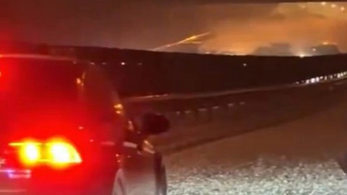  北京交警回应桥下躲冰雹致堵车