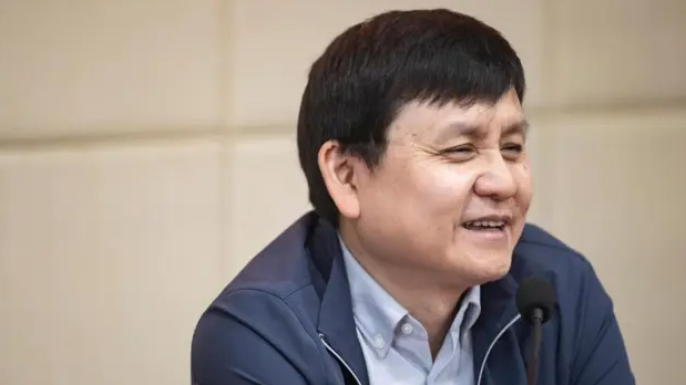 张文宏在人民日报撰文