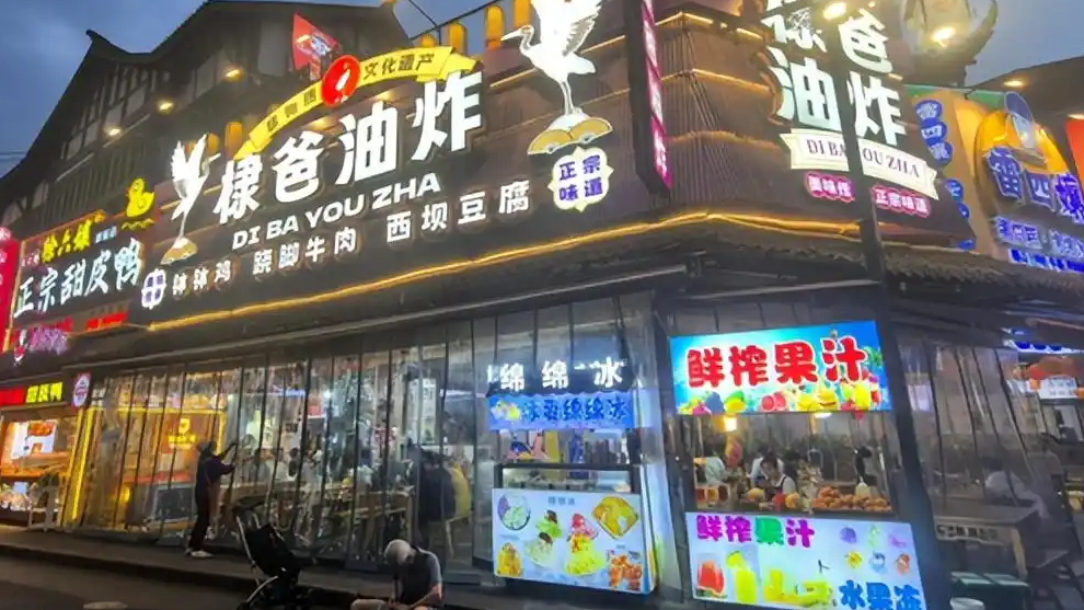 网友去王鹤棣家炸串店玩梗我不舒服