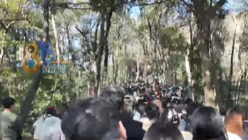  拜财神被堵在半山腰