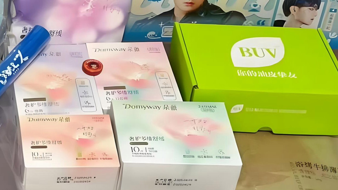  黄子韬朵薇卫生巾现异物 品牌方回应