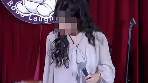  男子当众猥亵脱口秀女演员被拘