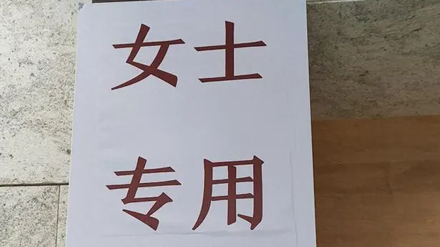 李承铉自己剃寸头