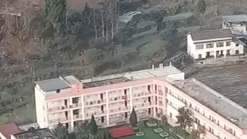 村小校长：家长提意见 执不执行在我