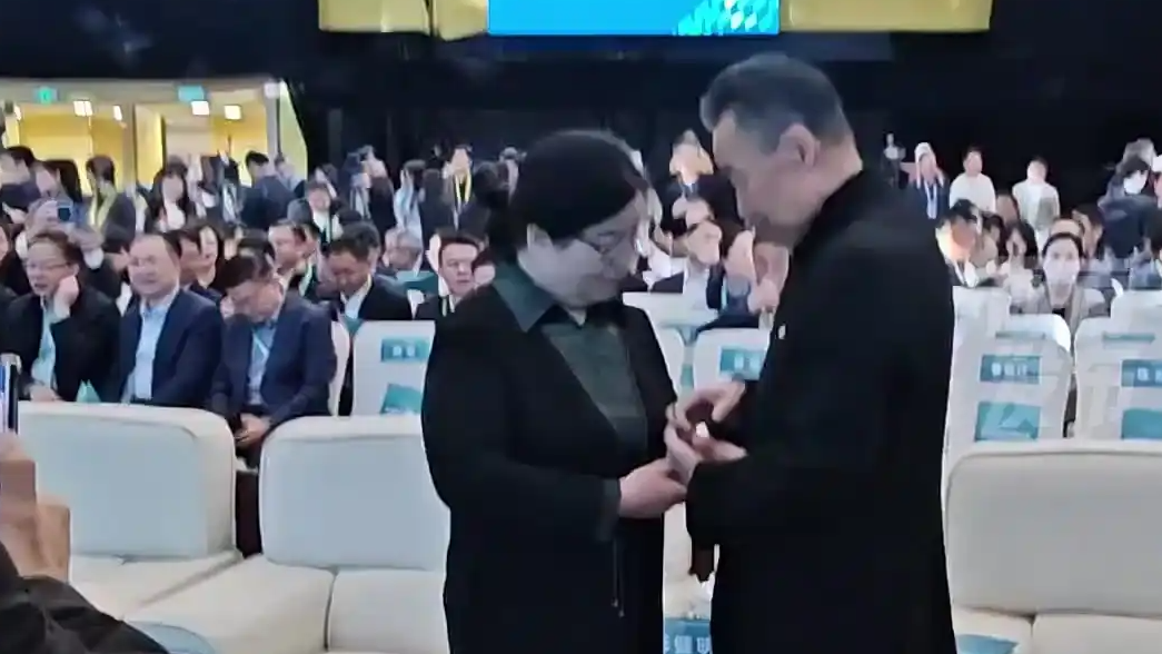 焦裕禄女儿与“扮演者”李雪健同框