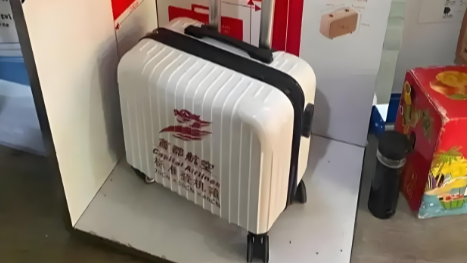  20寸行李箱被要求托运 首都航空回应