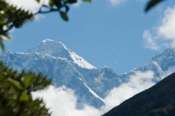珠峰登山季结束 已致12死5失踪