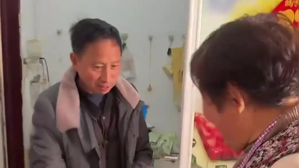  女子为亲友打造国风妆造气质惊艳