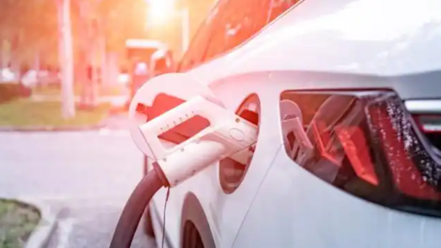 年轻人捡漏烂尾车 售后风险不容忽视