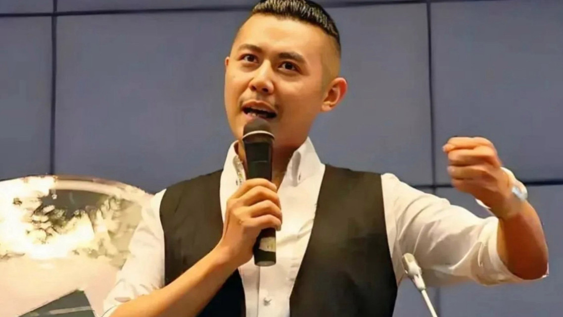  大冰直播“假牙掉了”
