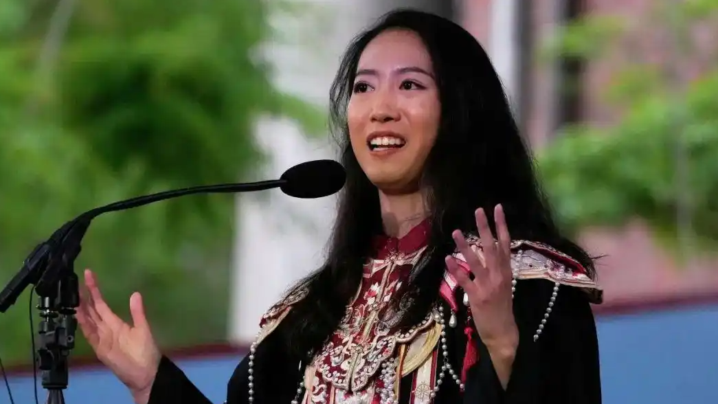  哈佛演讲的中国女生否认走后门入学