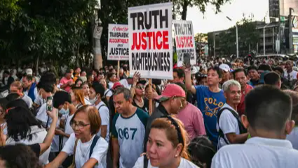 菲律宾持续爆发超大规模游行