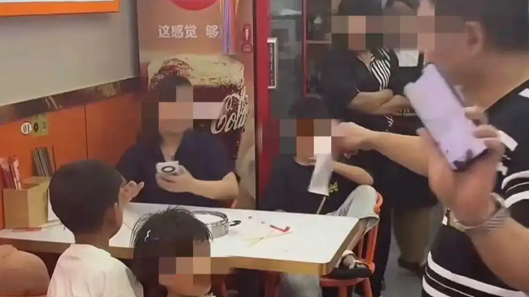 特朗普要求涂黑边境墙：把偷渡者烫走