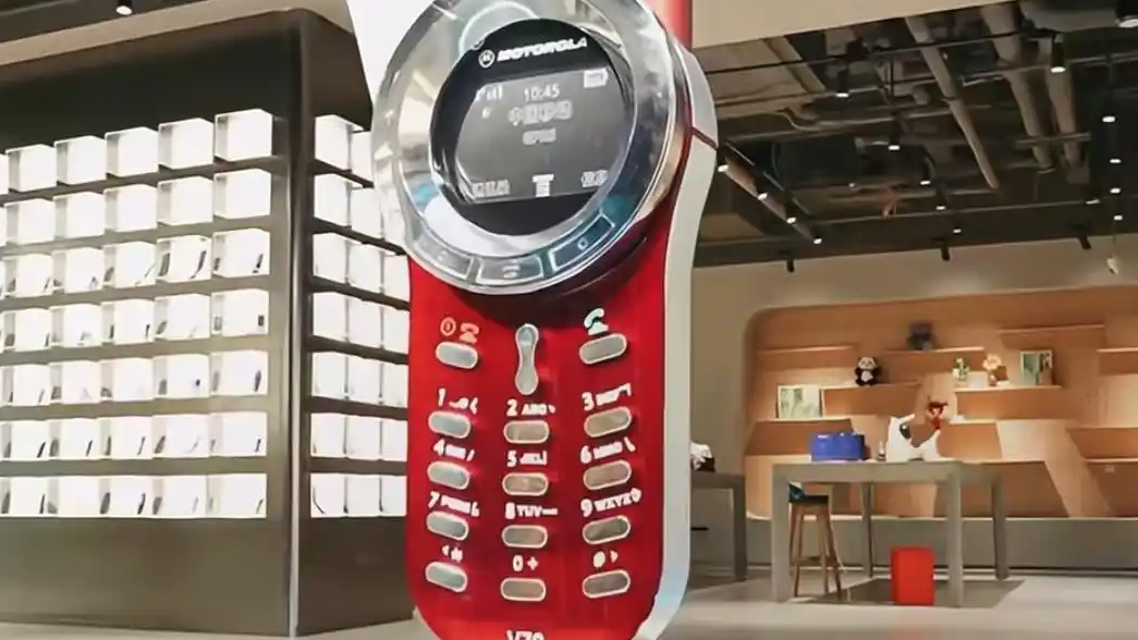 男子花1年定制2米高可通话摩托罗拉