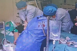   男子在急诊室突然倒地 此前频繁熬夜 缩略图