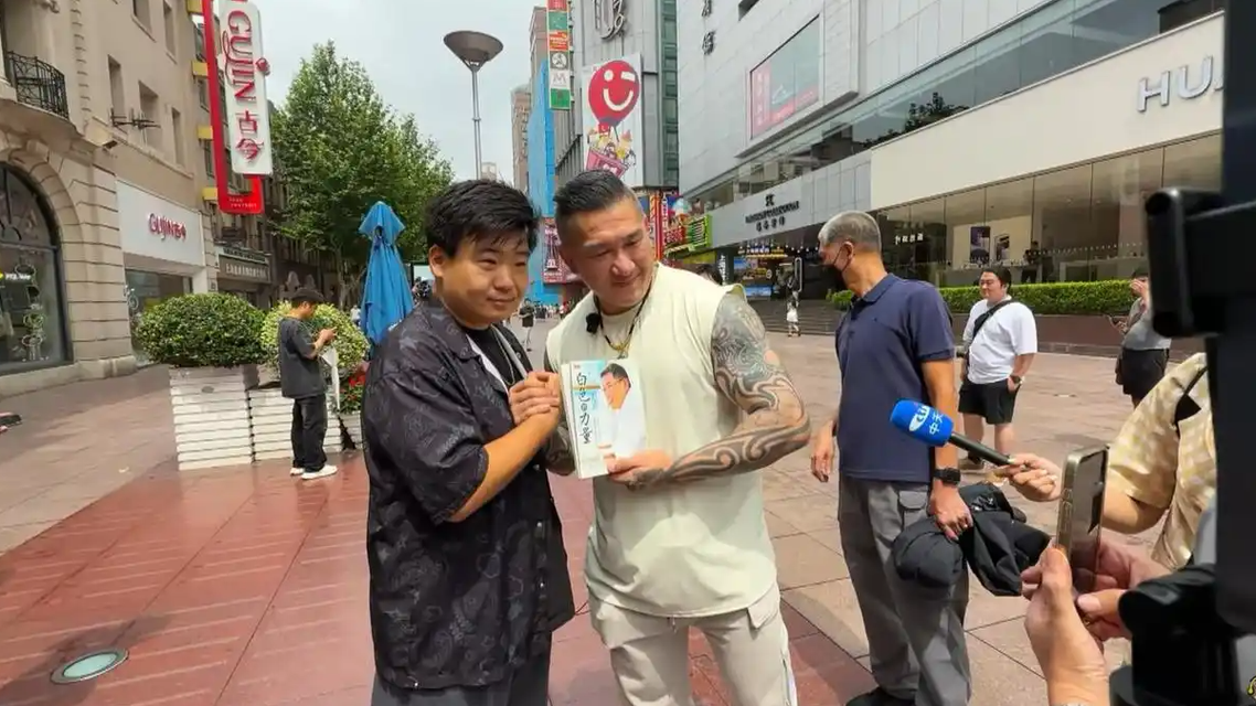  台网红“馆长”：两岸永远是一家人
