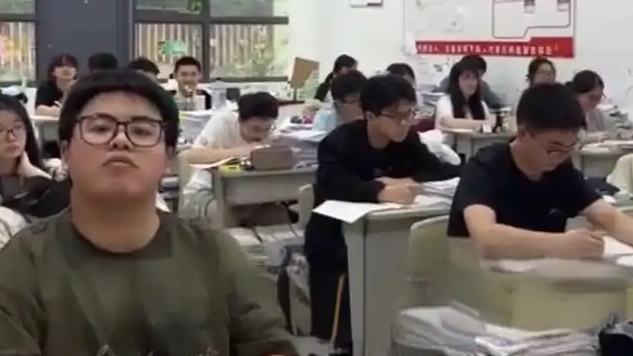  最后一节英语听力课放的是老师祝福