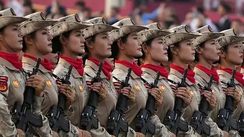 又美又飒！重温中国女兵闪耀时刻