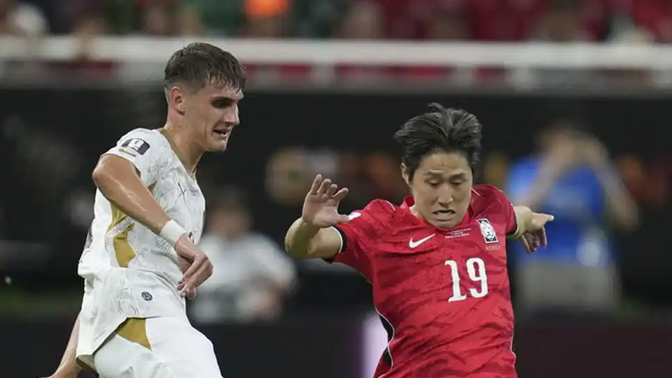 韩国队赢球后疯狂庆祝跪地怒吼