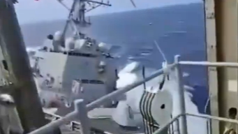 美军舰相撞 船员第一时间掏手机录像
