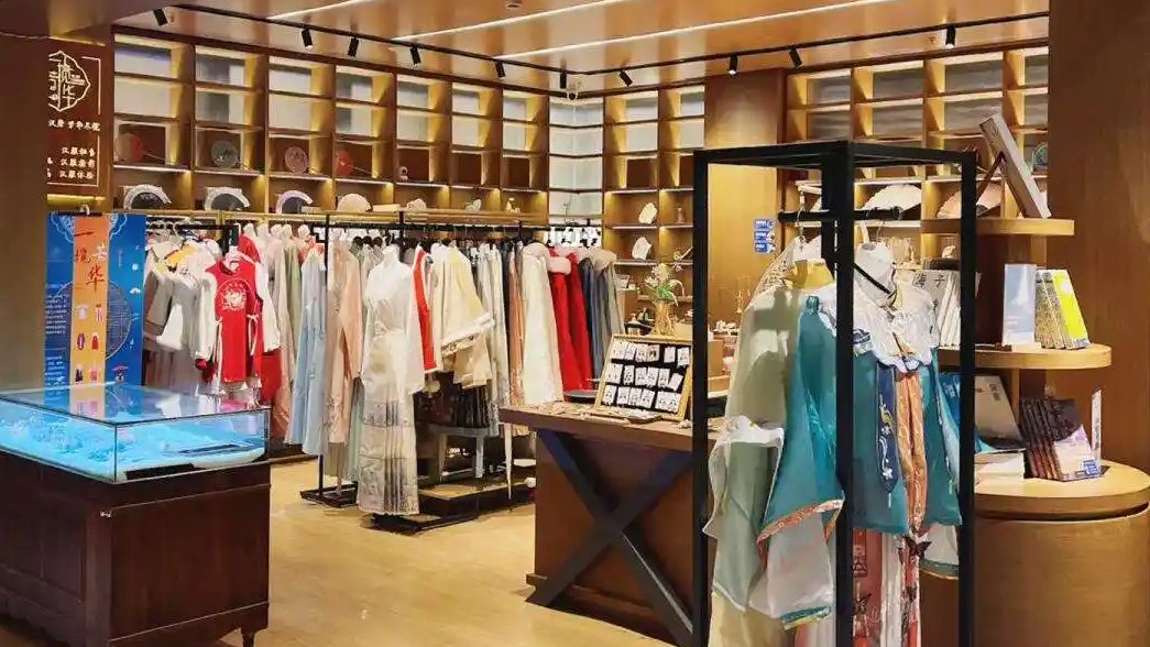 西安汉服店主被拘5天 女游客被拘6天