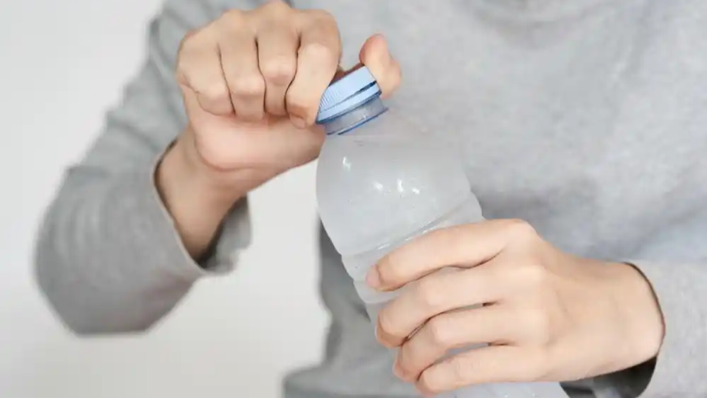  瓶装水塑料污染是自来水3倍