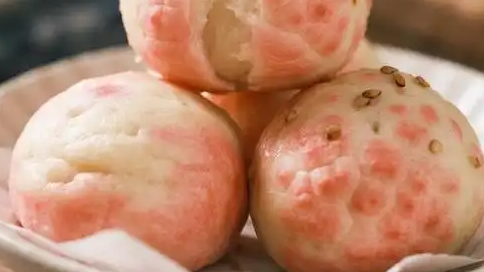 网友晒新鲜出锅的“荔枝馒头”