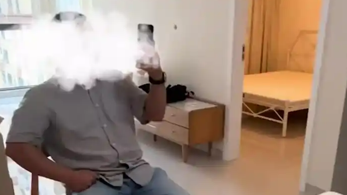 社区回应张靓颖旧居楼道被粉丝乱画